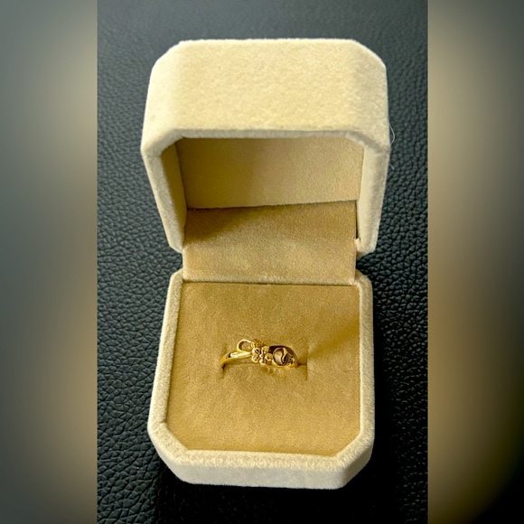 Trade with Kaitlyn only.
VINTAGE 14k Hawaiian Plumeria Flower Ring - Picture 2 of 6